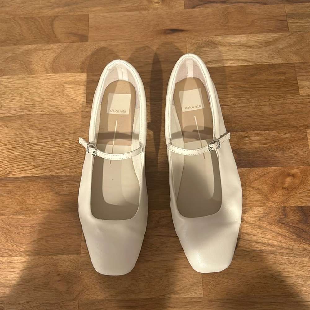 Dolce Vita Wonen’s Reyes Ballet Flat - Ivory, Worn Once - Practically New!